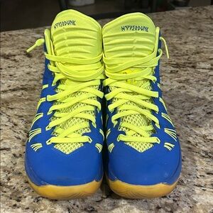 High-Top Basketball Shoes - Blue & Neon Yellow